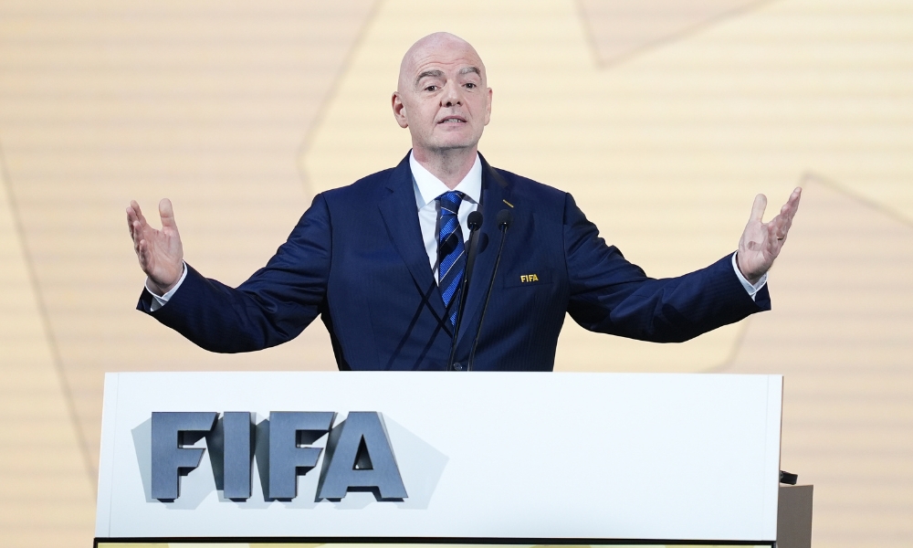 NBA最大垃圾合同：球员退队赛季报销，黄蜂管理层豪赌失败.